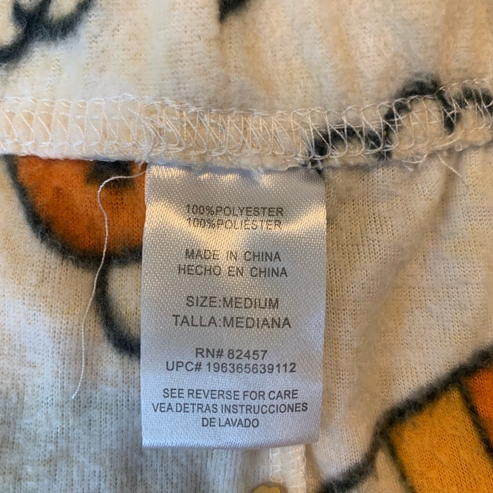 Disney women’s Halloween pajamas size medium - Picture 4 of 5